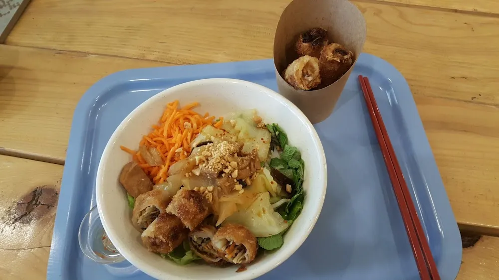 Bo Bun Végétarien Et Nems Veggie